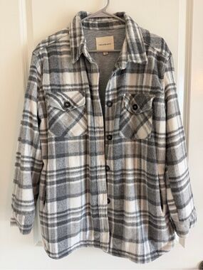 Thread & Supply Women’s Gray and White Plaid Flannel Shacket